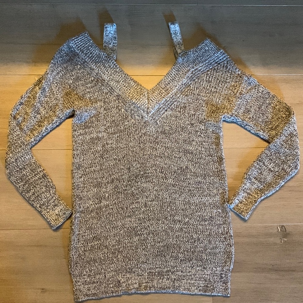 Dynamite Off-The-Shoulder Sweater - Small